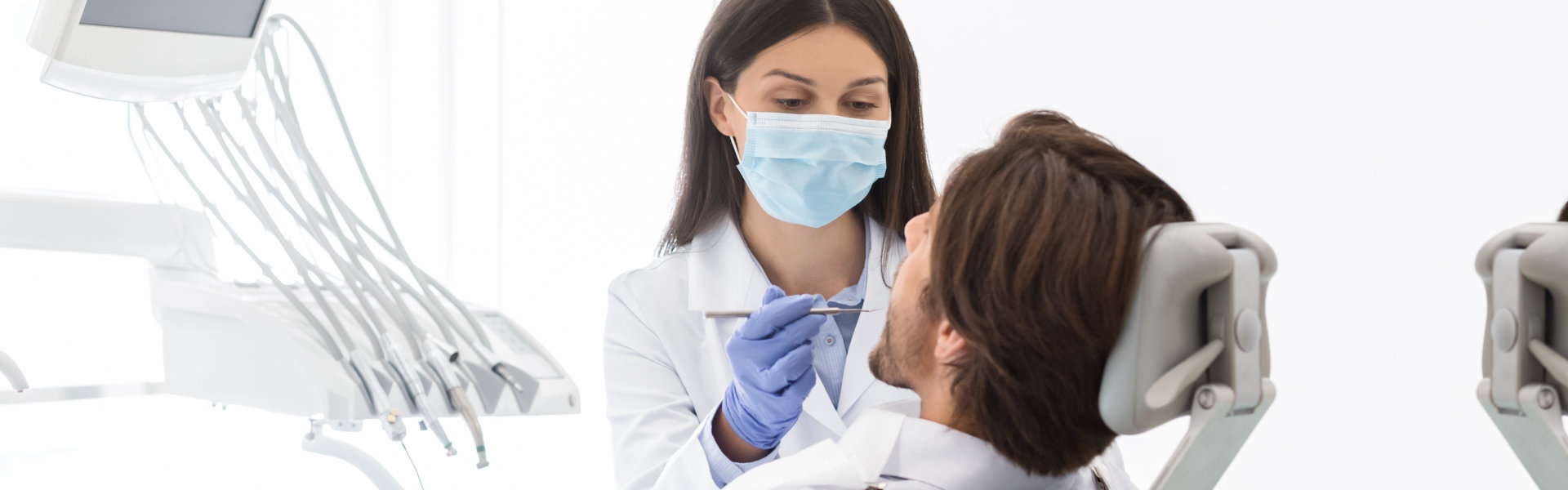 Dentist checking the teeth